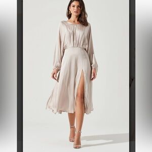 ASTR Champagne Marin Dolman Sleeve Midi Dress